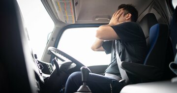 「残業代が減った」は3割超…トラックドライバーの残業と収入減少の実態【データで読む】