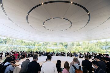 アップル自らおきて破り、ヘッドセット端末で賭け