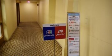 クレジットカードで使える「海外トラベルデスク」で海外旅行が快適に！レストランやツアーの予約代行を頼めるほか、ドリンク無料のラウンジでくつろげる！