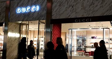 高級ブランド、ドル安と金価格高騰で逆風強まる