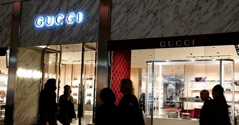 高級ブランド、ドル安と金価格高騰で逆風強まる