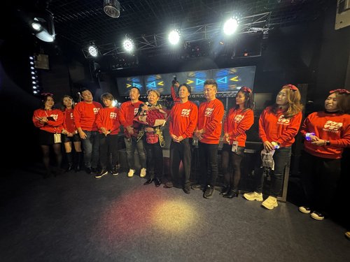 だからこのように良い仲間が集まる。今回この大パーティーを企画した「タケオ・ラブ」の面々