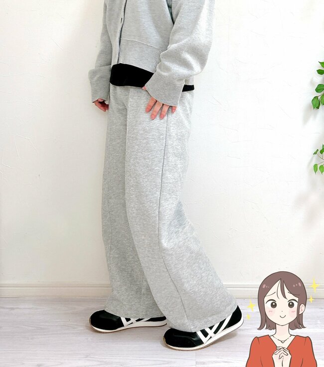 「2500円では申し訳ない！」「50代もオシャレに」ワークマンの“めちゃ軽シューズ”がレトロでかわいすぎる…！「ワークマンとは思えない」