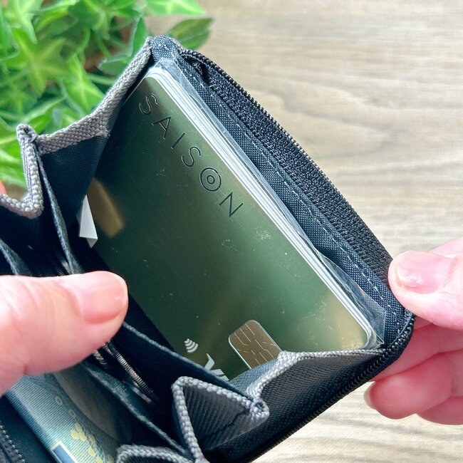 ガバッと開いて使いやすい！ワークマンの「コンパクトな財布」お会計がスムーズになった！