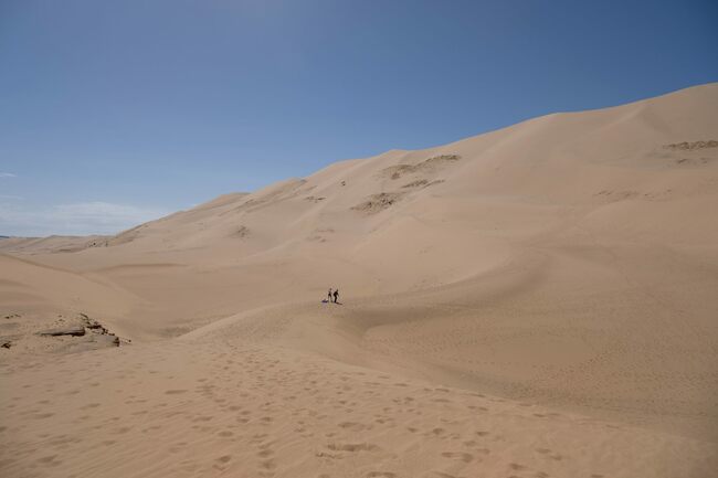 ドラマ冒頭で主人公の乃木が歩くシーンが撮影された「ホンゴル砂丘」