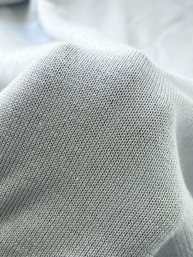 絶妙な透け感がたまらない!無印良品の「ふんわりトップス」華奢見えする上に、ロングシーズン着回せます!