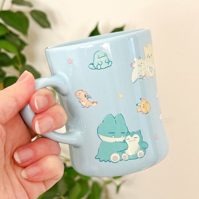こんなヒトカゲ、初めて見た…！ポケモンセンターの「可愛すぎるマグカップ」ゆる～い絵柄で癒やされる！