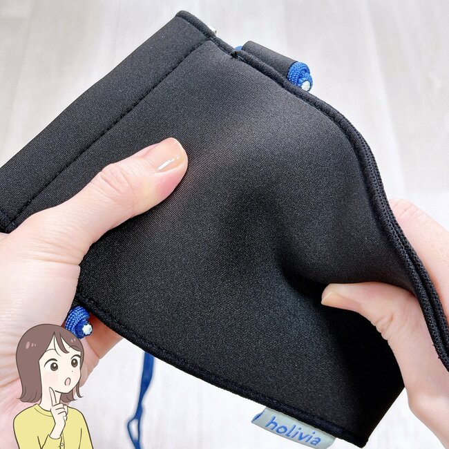 カードや診察券が10枚入った！3COINSの“片手でパカッと開くサコッシュ”お財布代わりに使えて便利！「1つ持ってると便利」「簡単に開閉できて使いやすい」【購入レビュー】