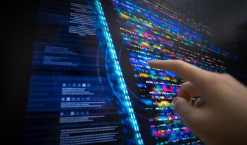 デジタル化が生み出した新しい「工場」の「非人間的な」底辺労働者の実態とは?