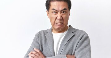 「暇じゃねーんだよ!」亡父が契約した「メガバンク貸金庫」を開ける手続きに怒るパンチパーマの息子、1カ月後にようやく開扉し「まさかの宝」に号泣…