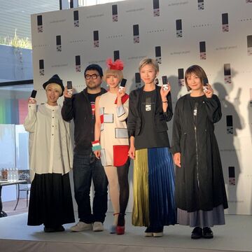 最上もががINFOBAR衣装を着る