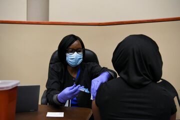 米政権、企業のワクチン義務化の詳細公表　8000万人対象
