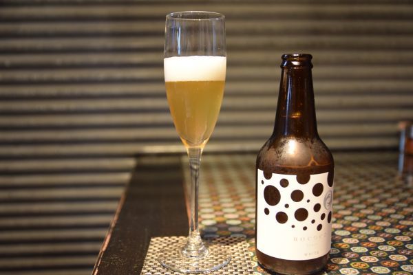 グラスに注いだ「Rococo Tokyo White」