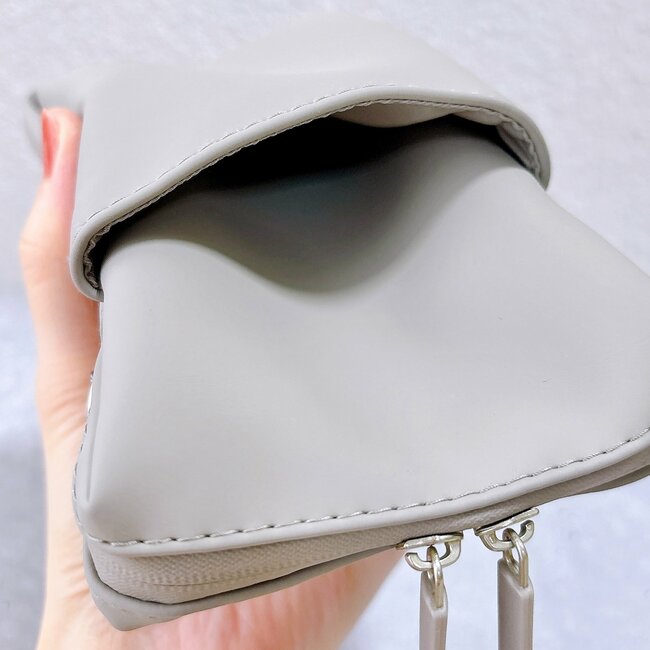 診察券やカードが70枚も入った!無印良品の“万能すぎるポーチ”お財布代わりにも使えて優秀!「お出かけに必須」「買って良かった」「色違いで2点購入しました」【購入レビュー】