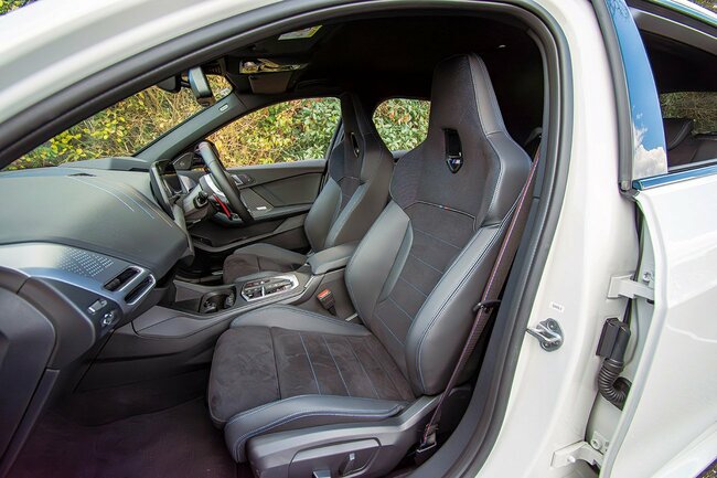 BMW M135 xDrive前席