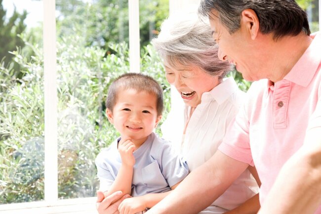 【実は“孫”がカギ？】生前贈与の「意外な抜け道」、メリット＆デメリットを相続専門税理士が解説