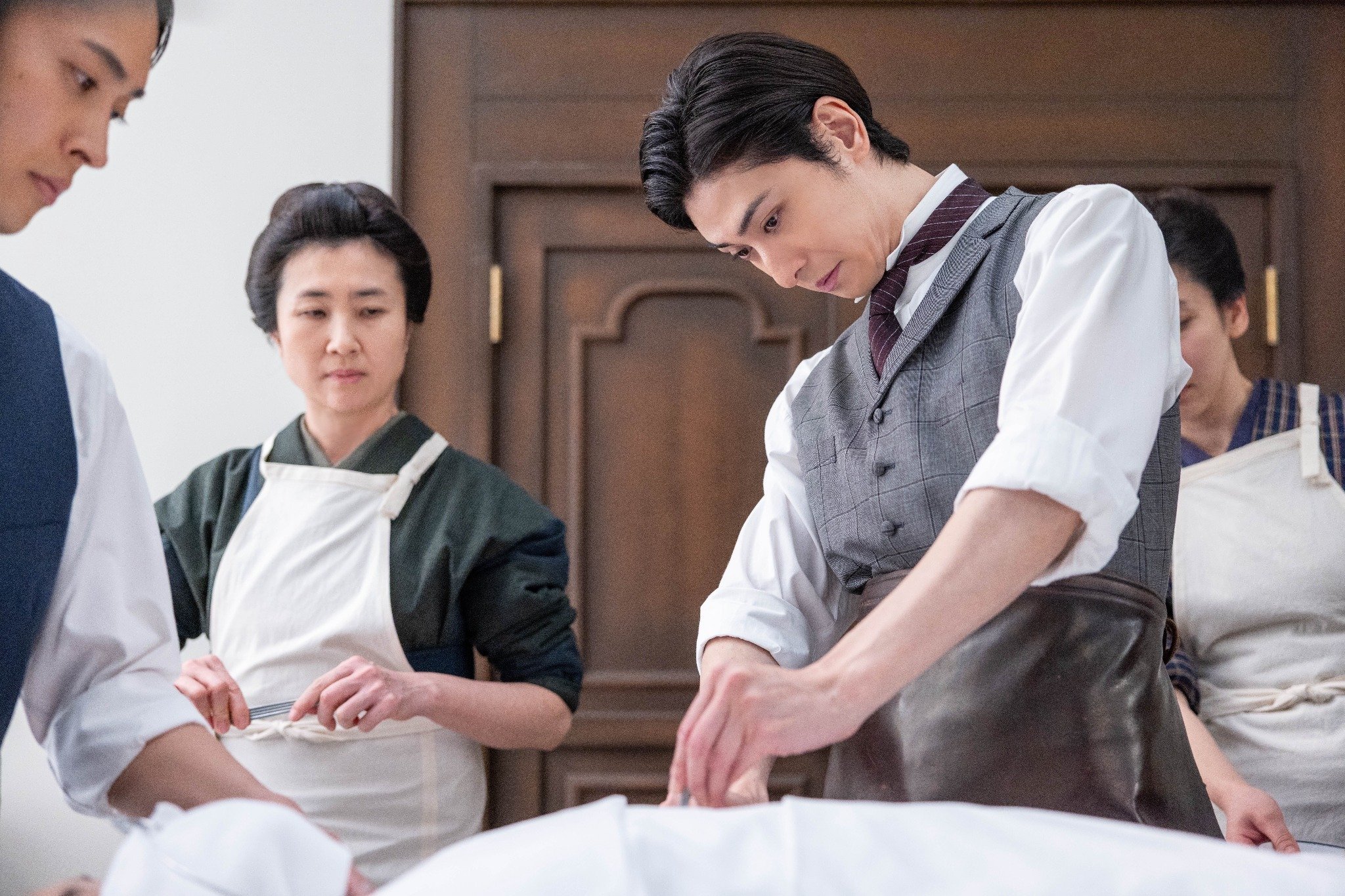 ほほ笑む飯尾和樹！地味な存在感でも「いてくれてよかった」と感じたワケ〈風、薫る第41回〉