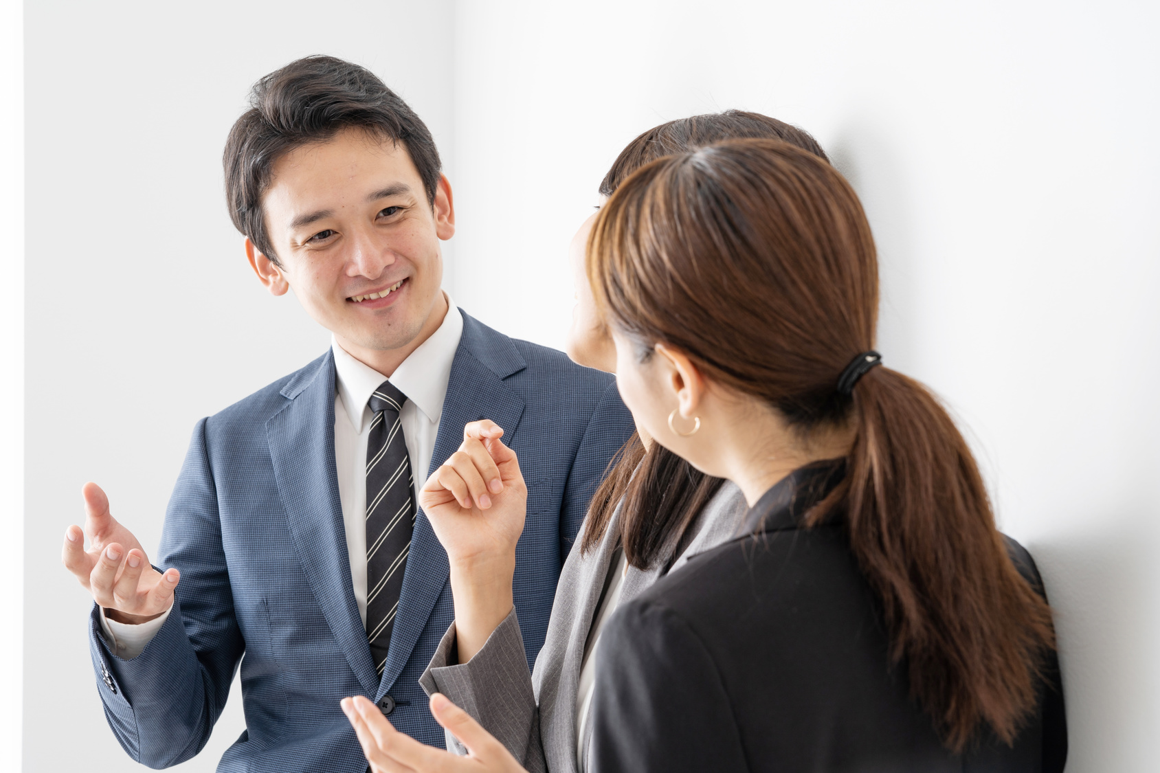 会社員3人で男女の雑談