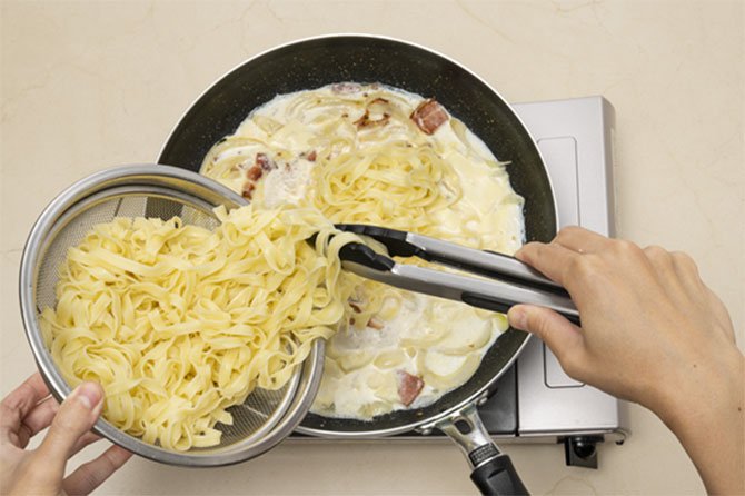 【裏ワザ料理】ねっとり美味しい! 濃厚カルボナーラの作り方