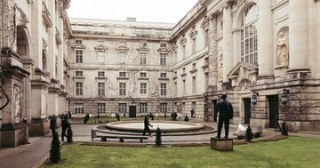 米国人「大脱出」 海外移住が記録的水準に