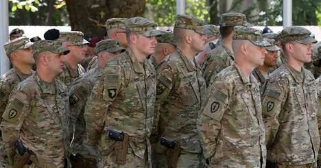 ワシントン混乱で答え求める前線の米海兵隊員