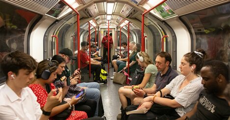 ロンドン地下鉄「まるで地獄」、暑さ対策に限界も