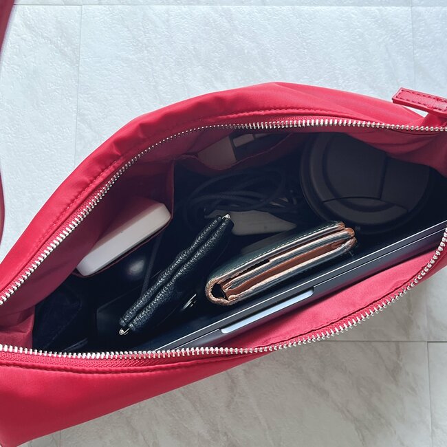 「購入して大正解でした！」GUの“大容量バッグ”オシャレなのにノートPCまで入って収納力すごい！「お出かけには欠かせません」「高見え！サイズ感も良し！」