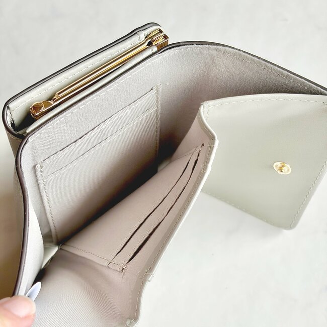 【しまむら】カードや診察券が34枚入った…!1639円の「ポケットたくさんミニ財布」レシートやクーポンが出し入れしやすくて便利!《購入レビュー》