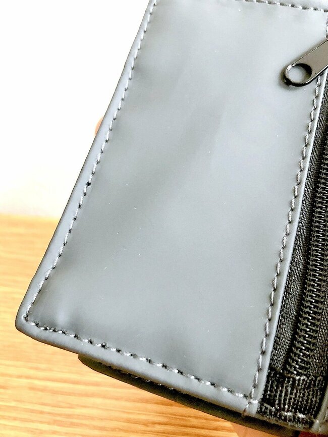 もう普通の財布に戻れないかも…!ダイソーの「お札が入るミニ財布」ガバッと開いて使いやすい!