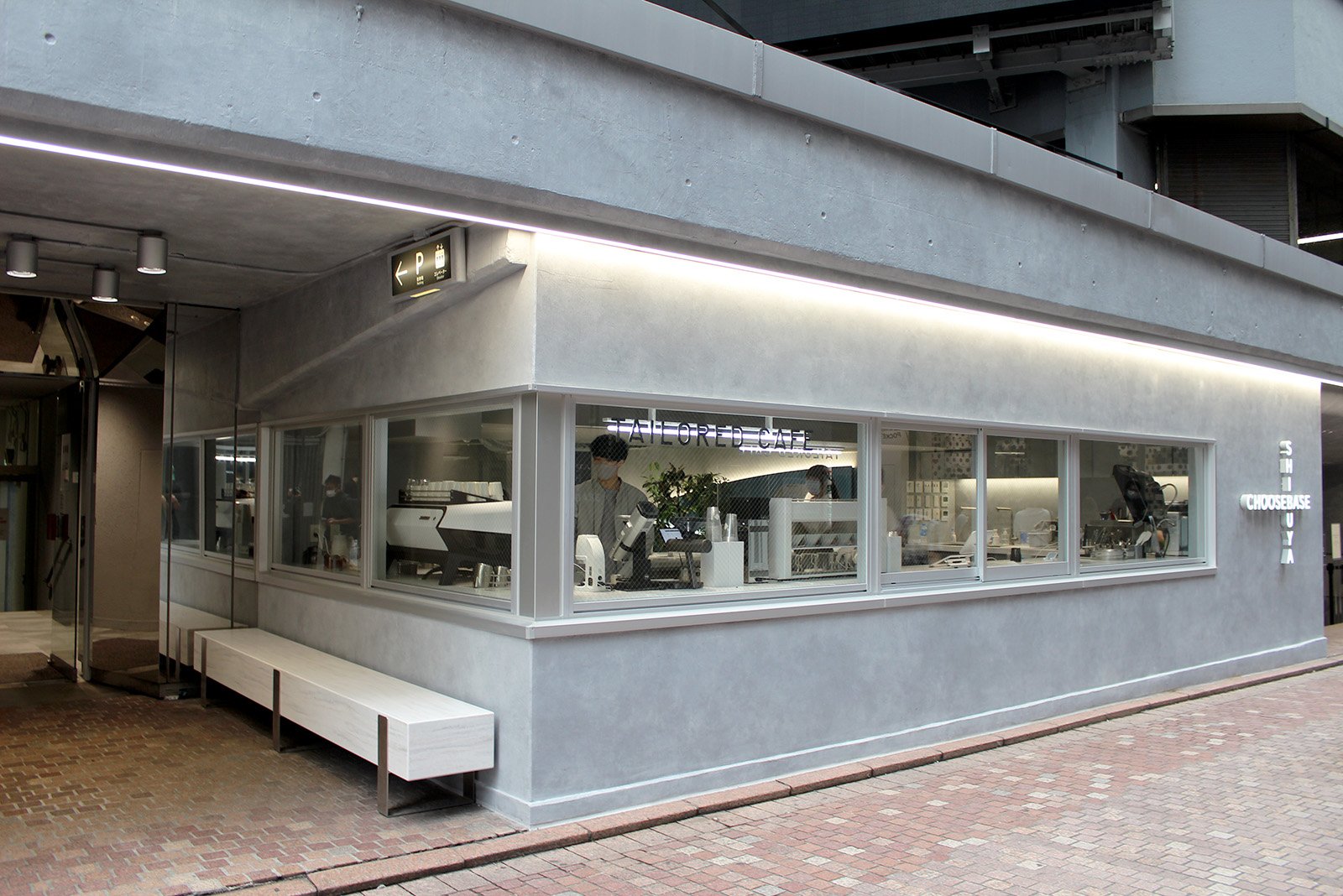 「TAILORED CAFE」は渋谷ロフトから公園通りへ抜ける間坂に面したスペースに出店