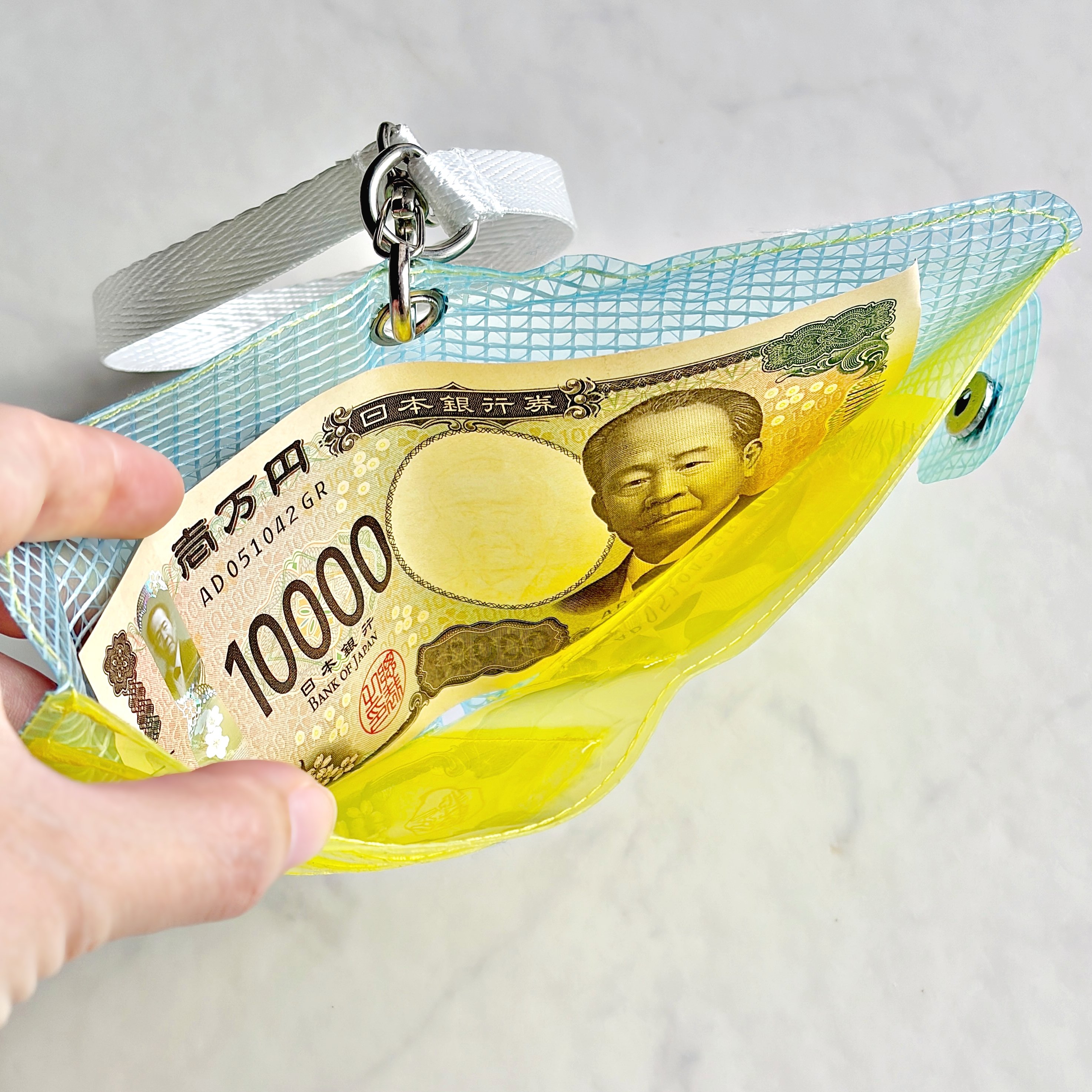 カードがパッと探せて天才！3COINSの「ぺたんこ財布」かさばらずに持ち歩けて大助かり！《購入レビュー》