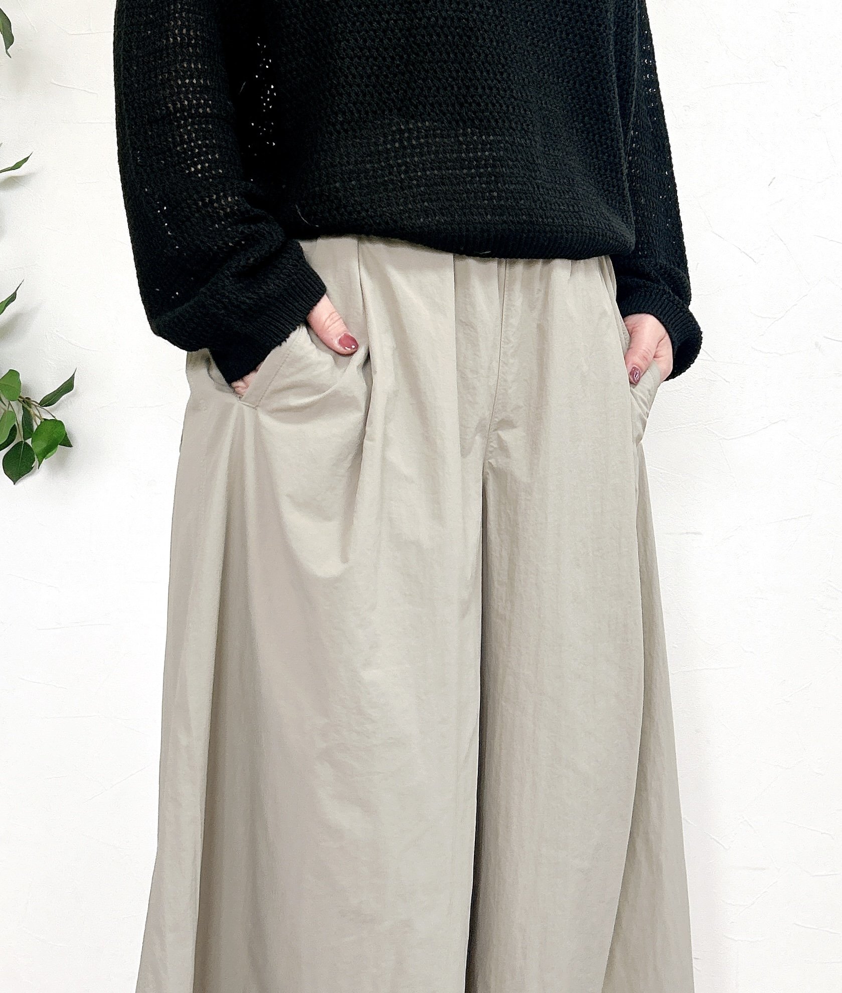 「履き心地、最高です！」ユニクロの“スカートみたいなパンツ”がめっちゃ軽くて楽ちん…！「体型も拾わず買って正解」「花粉や埃が付きにくい」