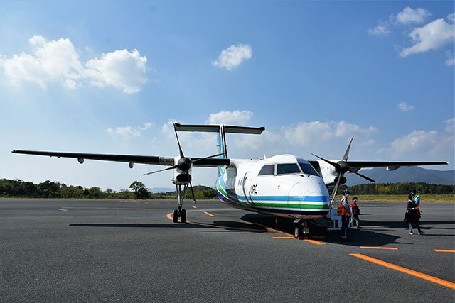 長崎空港からはオリエンタルエアブリッジのプロペラ機が運航