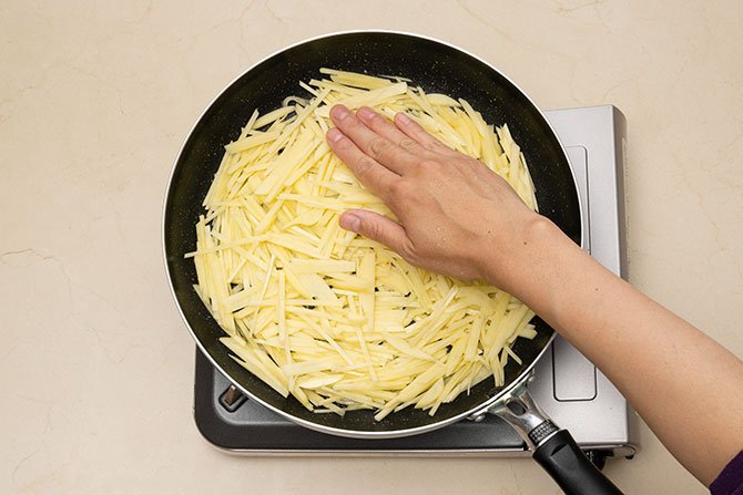 【裏ワザ料理】生地がいらない! じゃがいもサクサクピザ
