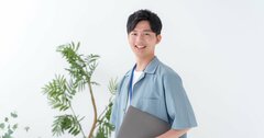 「部下をもったらいちばん最初に読む本だ!」という声も。異例のリーダーシップ書の理論では「別に出世したくないんで」と若手から言われたとき、何と返せばいい?