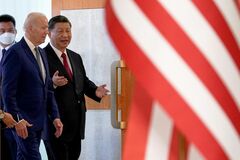 米中首脳が対面で会談、気候変動など対話再開へ