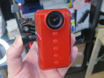テールライトが合体した後方撮影用の自転車向けドラレコ