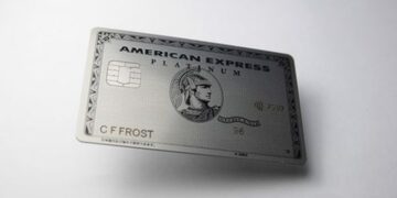 「アメリカン・エキスプレス・プラチナ・カード」の金属製メタルカードが日本にも上陸！年会費や特典はそのままに、カードのステータス性が大幅アップ！
