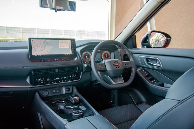 エクストレイルROCK CREEK e-4ORCEインパネ