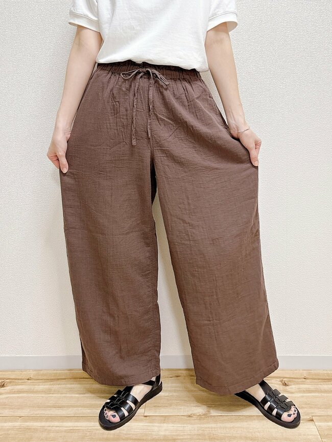 「こんなパンツ探してた」「別のカラーもほしい」無印良品の“楽ちんワイドパンツ”秋までたっぷり着回せる！「はいていて気持ちいい」「脚の形もでません」《購入レビュー》