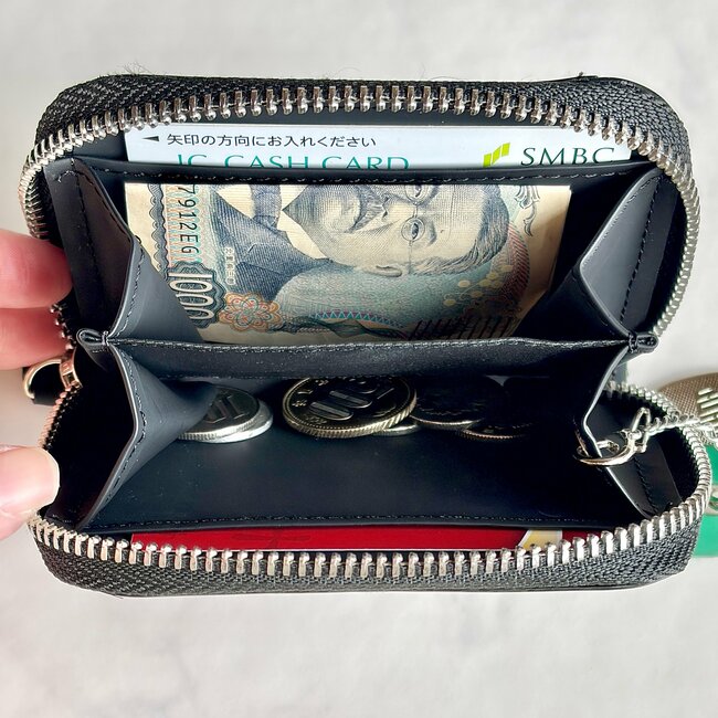カードや診察券が27枚入った…！3COINSの「ガバッと開くミニ財布」小銭が取り出しやすくて嬉しい！《購入レビュー》