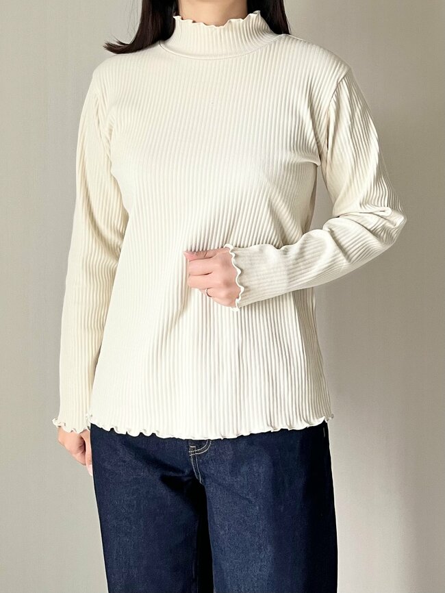 「色違いで4枚目の購入です」ハニーズの“1680円トップス”ポカポカなのに着膨れしなくて感動！「袖のフリルが可愛い」「着心地が本当に良くてリピ」