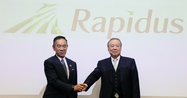 「Rapidus（ラピダス）」の小池淳義社長（左）と東京エレクトロンの東哲郎会長