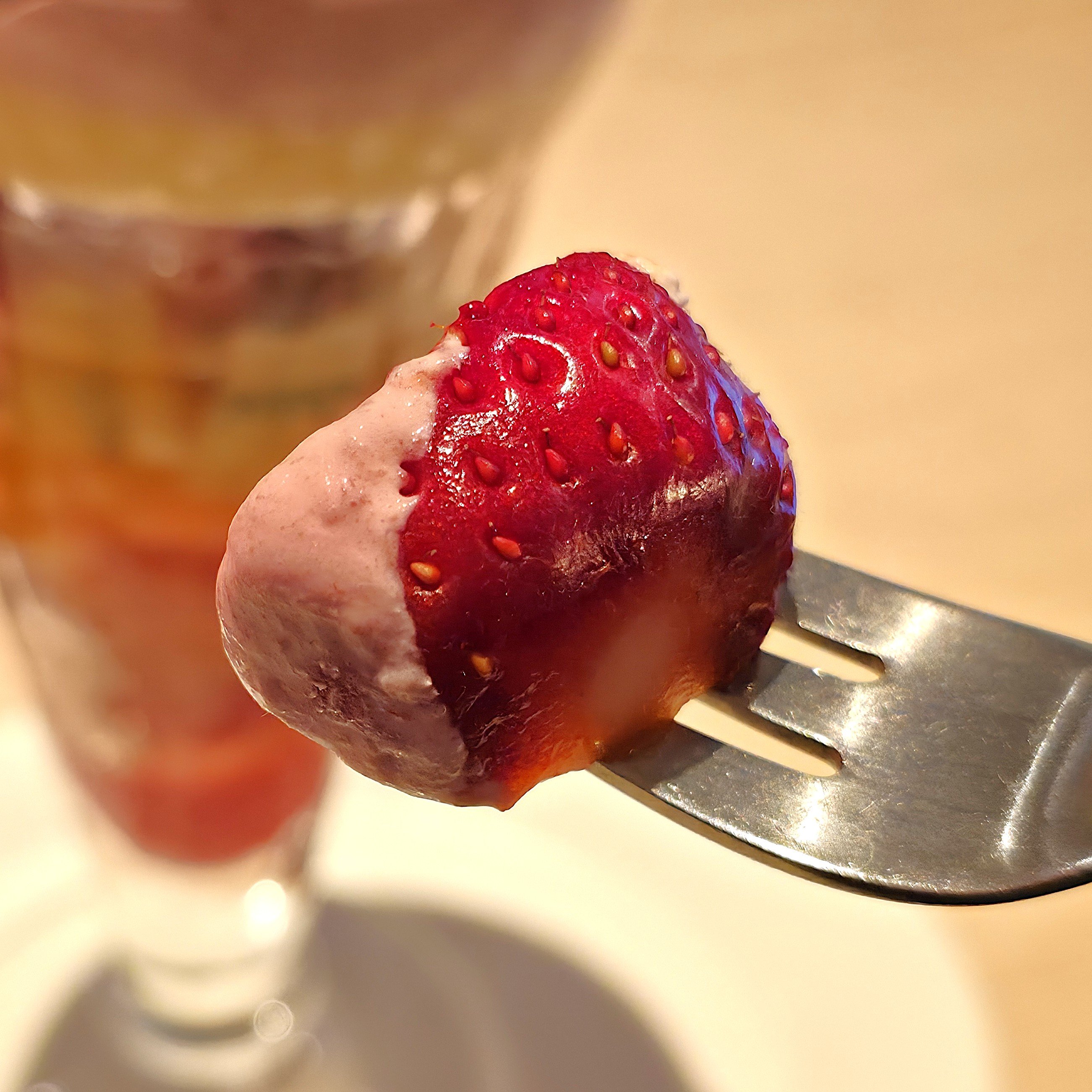 「ついにこの時期が来た」「絶対に行きます」デニーズの“贅沢いちごスイーツ”が今年もスゴい!あまおうがたっぷり使われてるし、ボリューム満点で胃も心も満たされる!