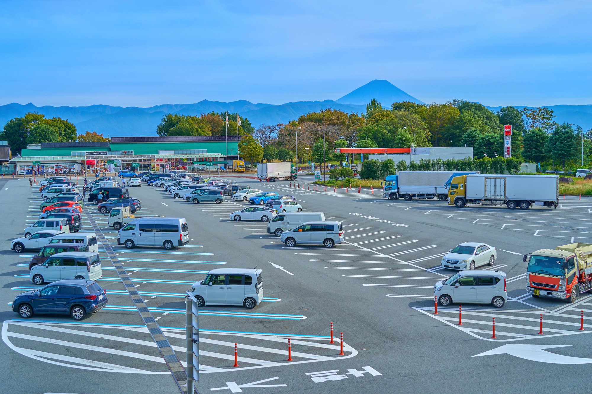 高速道路で「うっかりガス欠」を招く“空白エリア”の実名、100km以上もガソリンスタンドなし！