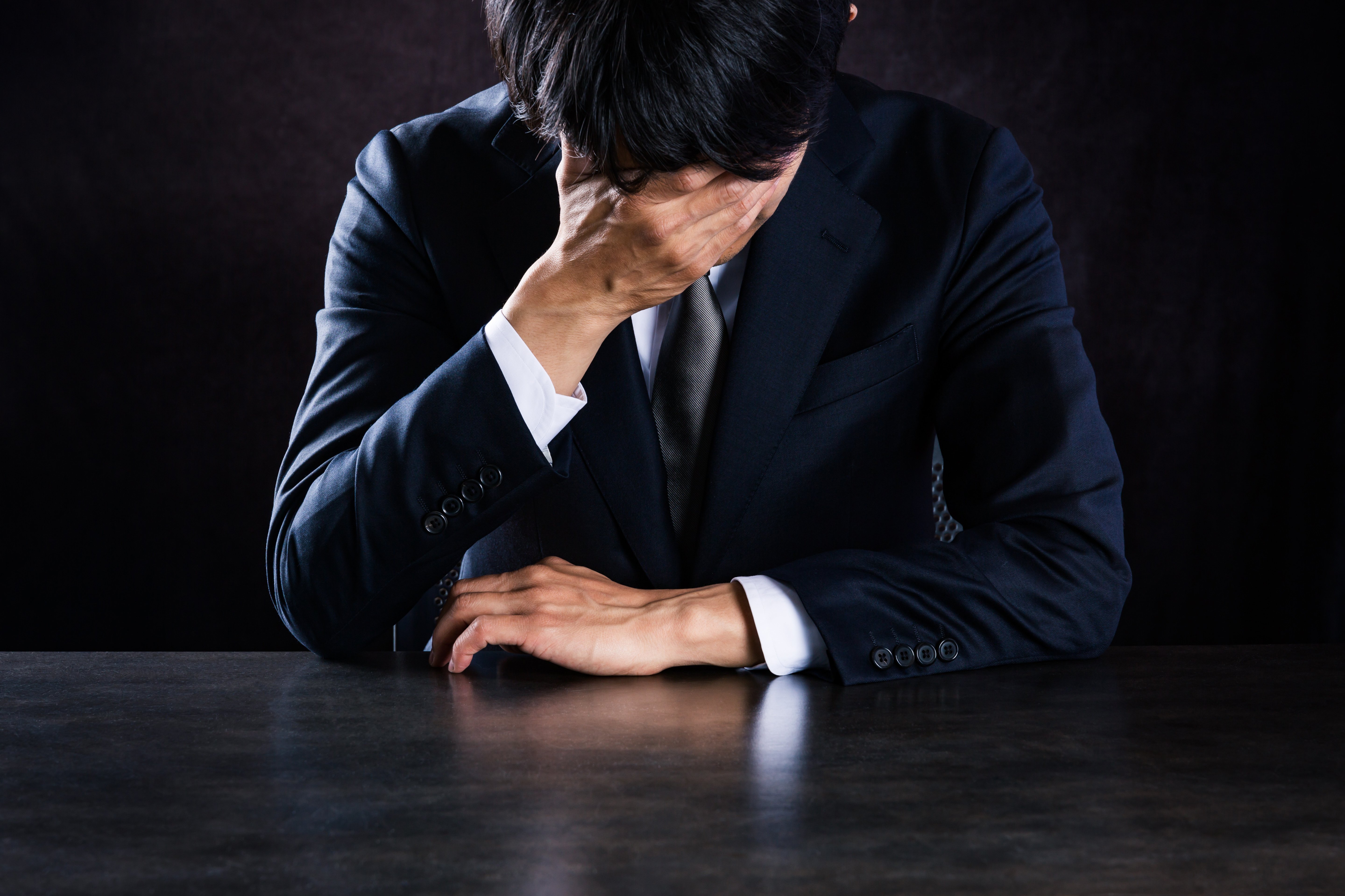 【精神科医が明かす!】メンタルが不安定な人が陥りがちな思考とは?