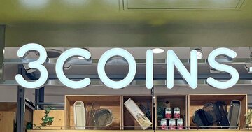 お薬手帳とカード100枚がすっぽり！3COINSの“手ぶらで持てるポーチ”病院の受付や会計がスムーズになった！《購入レビュー》