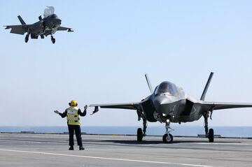 英空母群が東アジア進出、対中牽制と米軍支援へ