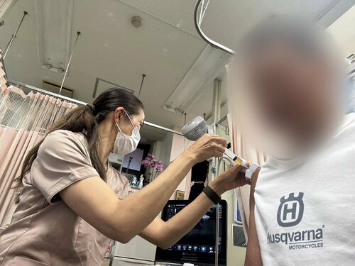 エコーの画面を見ながら患部へ注射します。思ったほど痛くないので良かったです