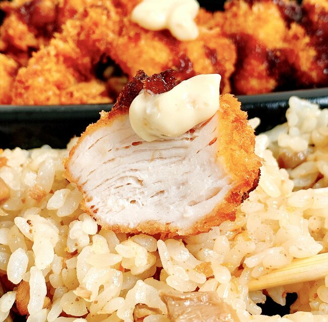 「やよい軒みたい！」「美味しすぎた」ほっともっと新作の“お肉たっぷりメニュー”ゴロッと分厚くて満足度すごい！「肉厚で美味しかった！」《実食レビュー》
